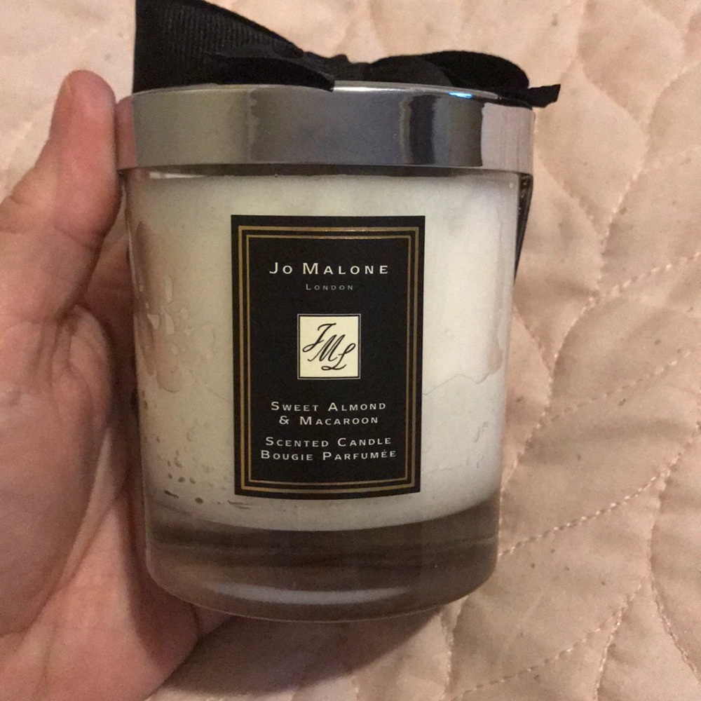 Jo Malone Sweet Almond Macaroon full size candle